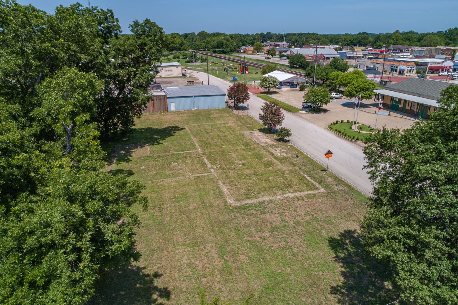 303 S Johnson St, Mineola, TX 75773